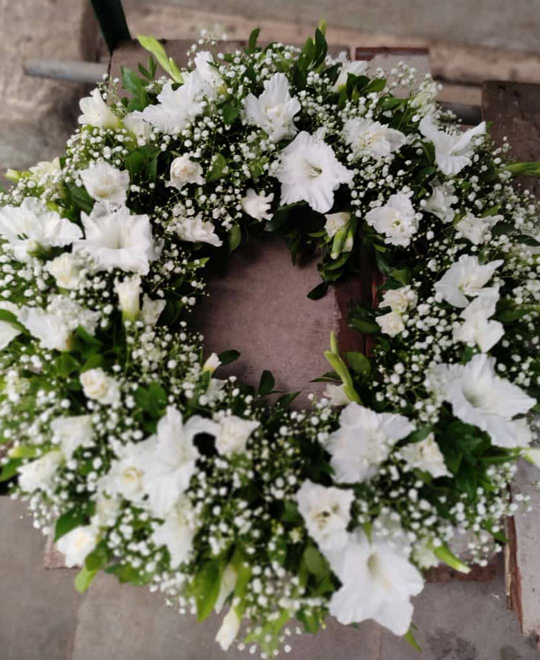 Graceful Gipso & Gladio Wreath