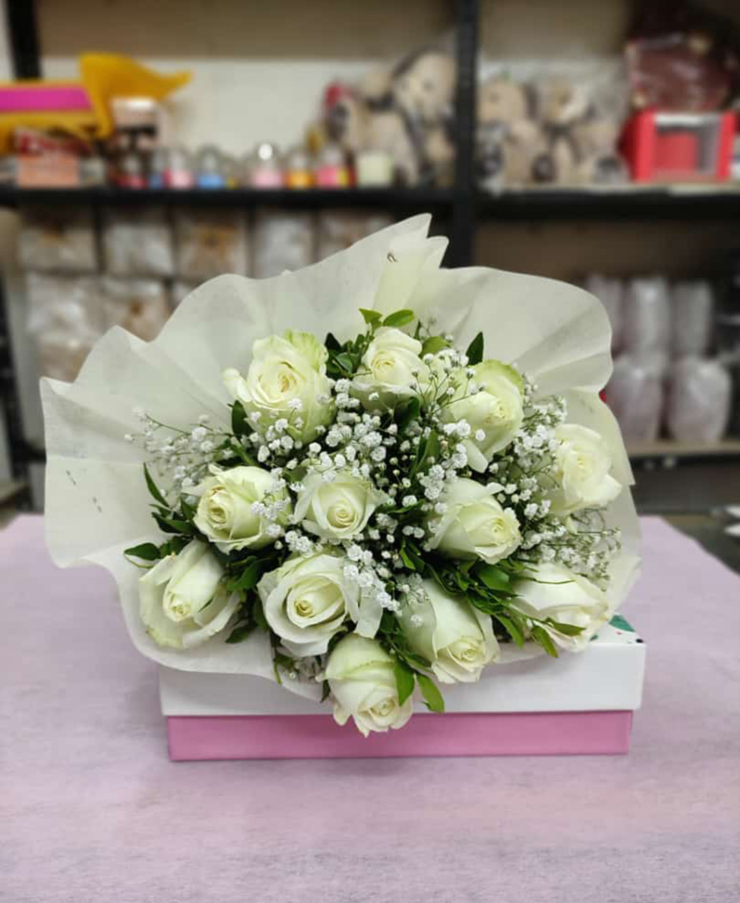 12 White Roses Bunch Paper Packing